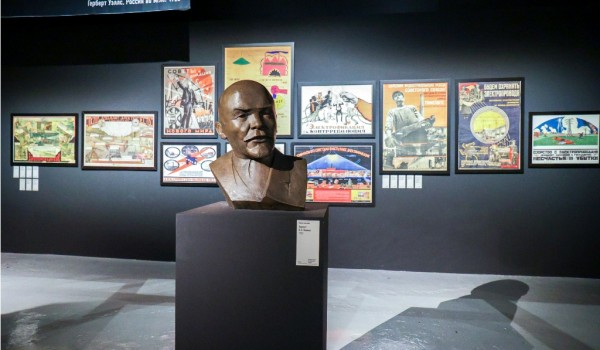 «Это новое искусство света»: Творения Гидони и Маяковского в эпоху электрификации представили москвичам