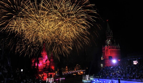 Праздничный салют в День города запустят на 26 площадках в Москве