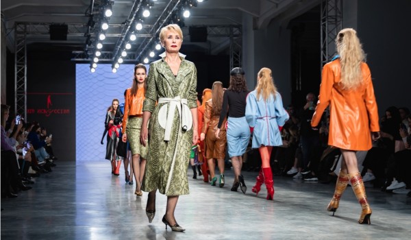 Участница проекта «Московское долголетие» вышла на подиум в качестве модели на Неделе моды Mercedes-Benz Fashion Week Russia