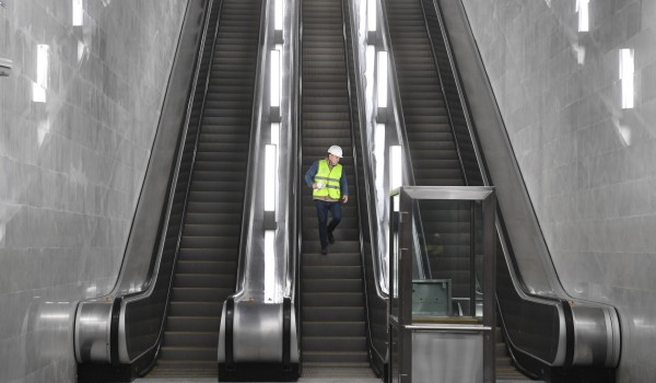 На станции «Рижская» БКЛ метро начался монтаж монтаж эскалаторов