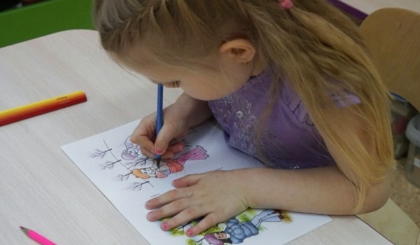 В столице стартовал Международный конкурс детского рисунка «Моя семья и новогодняя сказка!»