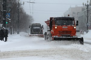 Около 55 тыс. человек и 10 тыс. единиц спецтехники убирают снег в Москве