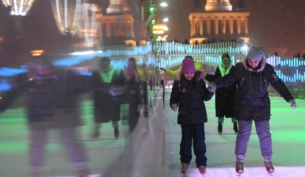 В парке «Сокольники» открылся бесплатный каток «Гигант»
