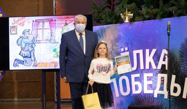Москвичей наградили за лучшие новогодние открытки