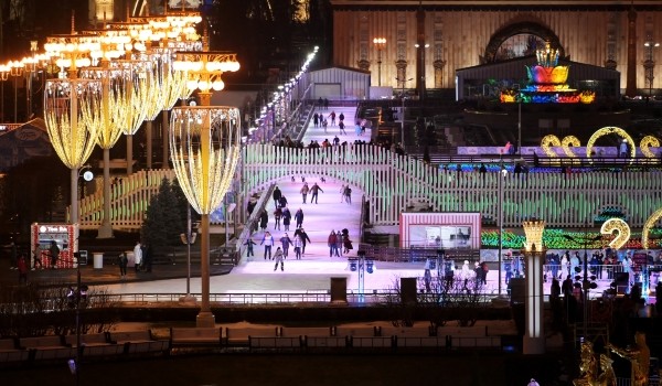 Обзорные экскурсии на коньках стартуют на ВДНХ 2 января