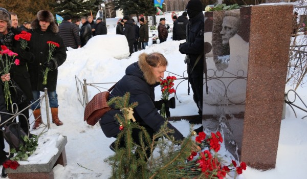 Офицеры СОБР «Столица» почтили память погибших сослуживцев