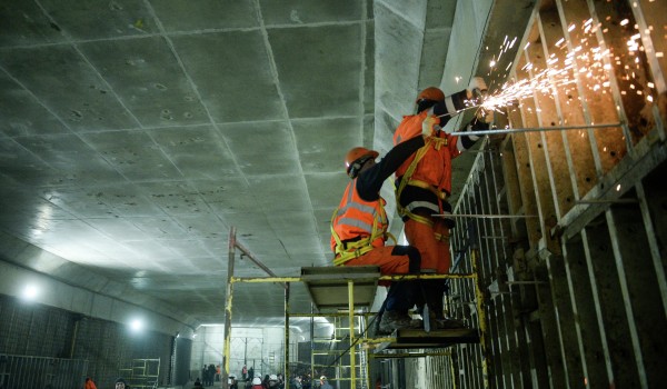 Порядка 9 тысяч человек было задействовано в строительстве метро в новогодние праздники