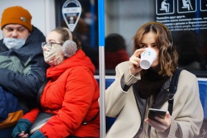 Проверки соблюдения мер профилактики COVID-19 усилили в общественном транспорте Москвы
