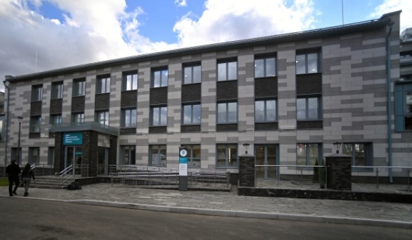 Территорию больницы имени Юдина на юге Москвы благоустроят до конца года