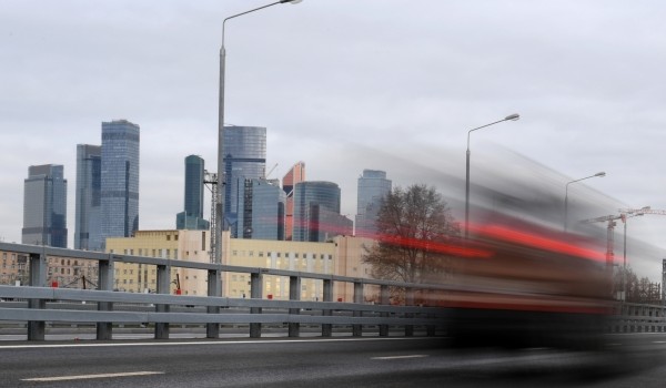 Движение на участке дублера проспекта Вернадского перекрыли из-за дорожных работ
