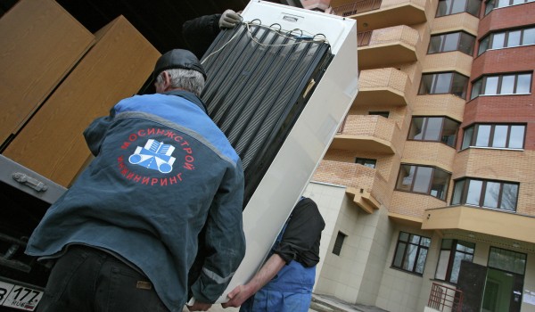 Более 2,5 тысяч семей  в ЗАО получили помощь грузчиков при переезде по реновации