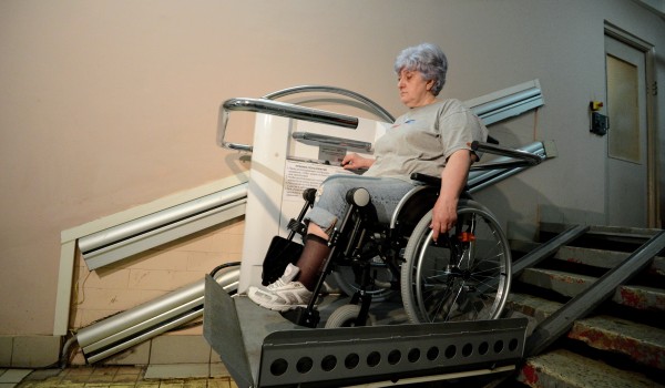 В жилом доме в Строгино установят подъемную платформу для инвалидов-колясочников