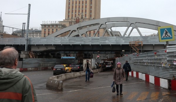 Переход от Ленинградского вокзала к станции метро «Комсомольская» открыли после ремонта
