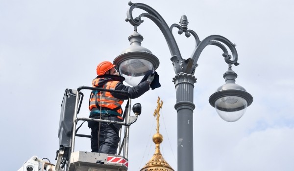 Более 500 тыс. элементов наружного освещения в Москве промоют после зимы