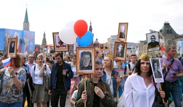 Около 3,5 тыс. волонтеров сопроводят шествие Бессмертного полка в Москве