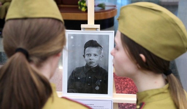 С 28 апреля до 30 июня на Профсоюзной улице пройдет фотовыставка к 77-летию Победы в ВОВ