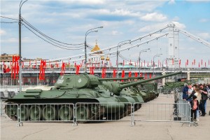Выставки военной техники на Пушкинской набережной