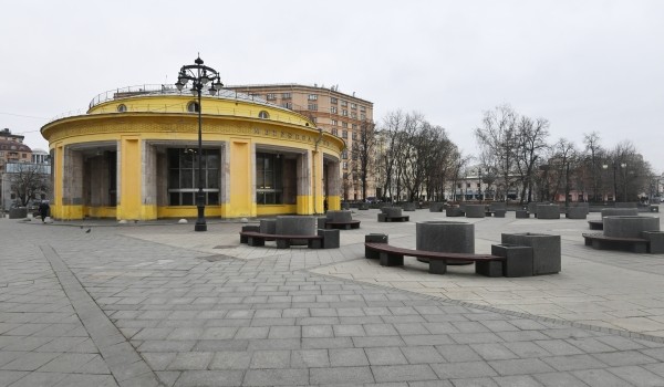 Дептранс предупредил о возможных ограничениях входа на станцию метро "Новокузнецкая"