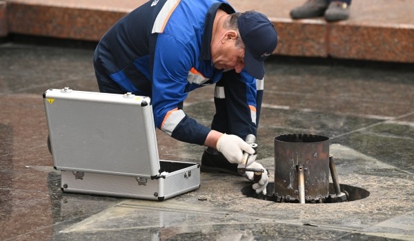 В Москве провели профилактическое обслуживание горелки Вечного огня