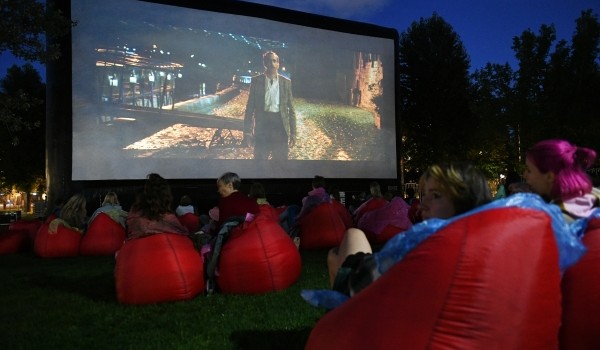 14 мая в парках «Фили» и «Музеон» заработают летние кинотеатры