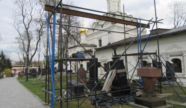 В Донском монастыре началась реставрация 46 исторических надгробий