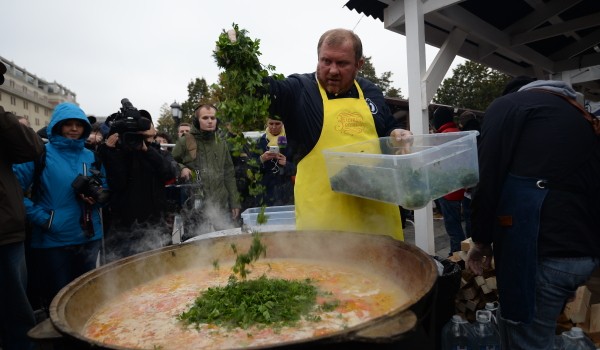 На фестивале «Рыбная неделя в Москве» сварят 100 литров ухи с белыми грибами