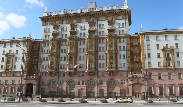 Москвичи выбрали новое название площади возле Посольства США