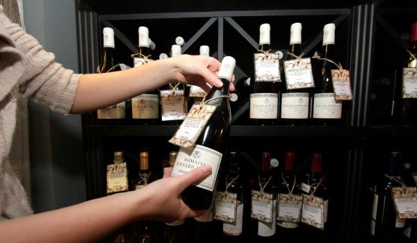 Общественный бизнес-омбудсмен: Жители столицы и регионов заменяют крепкий алкоголь вином