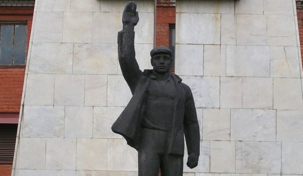 На Пресненском Валу сохранят монумент рабочим Московско-Александровской железной дороги
