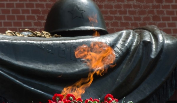 30 июня - акция памяти возложения цветов к могиле Неизвестного Солдата и на Аллее городов-героев