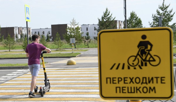 Еще на 23 улицах столицы установили таблички «Переходите пешком»