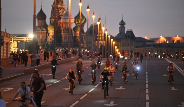 Около 25 тыс. велосипедистов приняли участие в Московском Ночном велофестивале