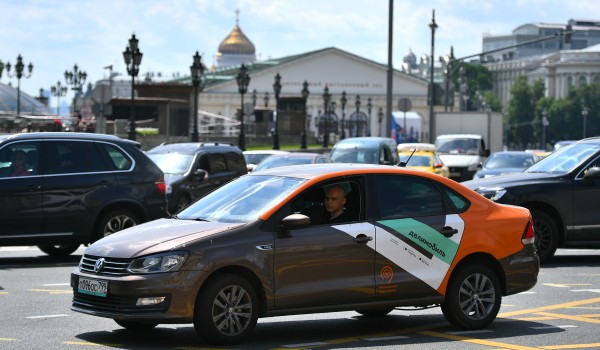 Стоимость парковочных разрешений для операторов каршеринга в столице снизилась в два раза