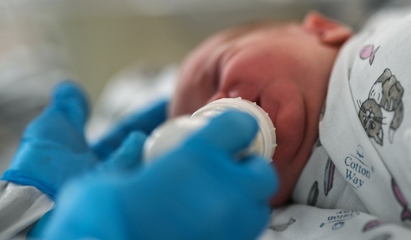 Более 36 тыс. новорожденных зарегистрировали сотрудники центров госуслуг в роддомах в этом году