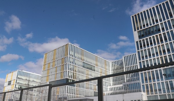 Конструктив здания нового корпуса лучевой терапии больницы в Коммунарке готов на 33 процента