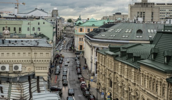 В центре Москвы демонтировали незаконно возведенный этаж