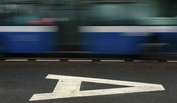В ЮАО и ЗАО появится еще шесть участков выделенных полос для автобусов