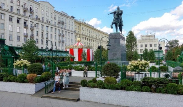 Лев-хранитель пригласил москвичей на онлайн-прогулку ко Дню города