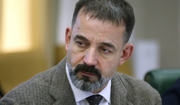 Дмитрий Певцов поддержал москвичей в резервном пункте мобилизации на ВДНХ