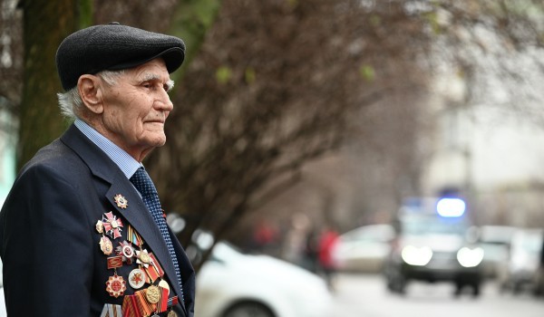 Ветераны-москвичи получат матпомощь к годовщине битвы под Москвой
