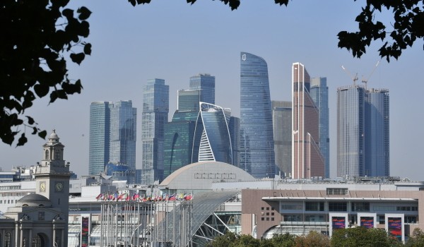 Оборот предприятий сферы торговли и услуг в Москве вырос почти на 22 процента с начала года