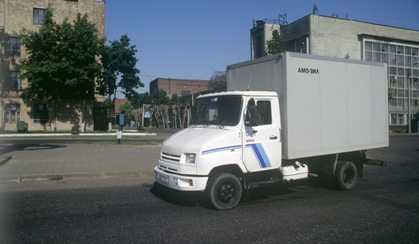 Где в Москве разрешено парковаться грузовым автомобилям? 