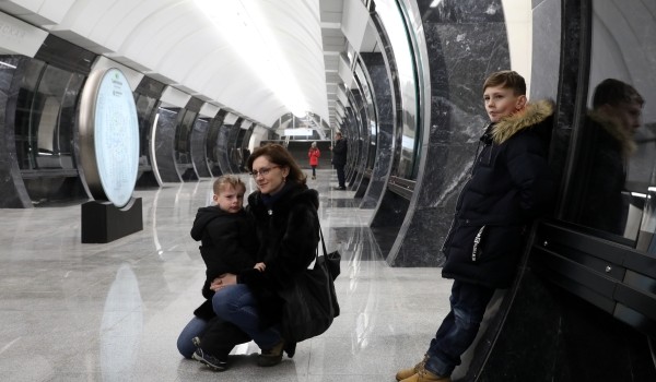 Работники метро Москвы помогли 18 потерявшимся детям в рамках проекта «Потерялся? Не уходи!»