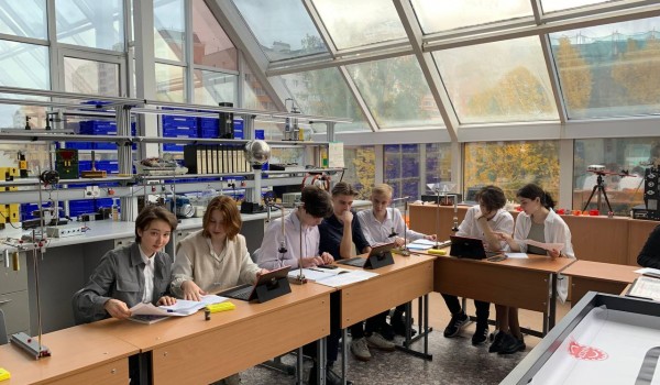 Около 70% мест в московских вузах заняли столичные школьники