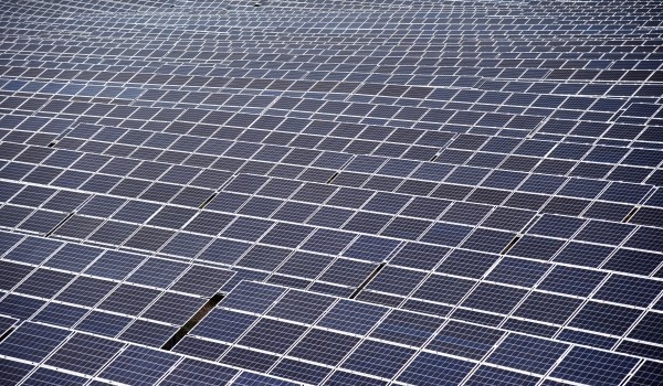 Ученые МГУ выяснили, почему в солнечных батареях появляются дефекты