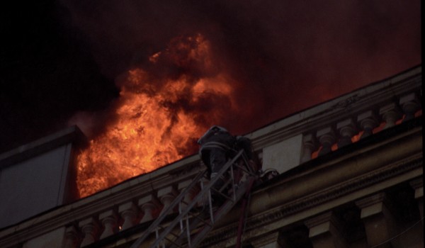 Росгвардейцы спасли москвичек, запертых в горящей квартире