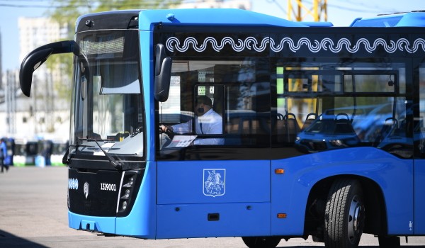 Автобусы сервиса «По пути» стали доступны для поездок между соцобъектами в ТиНАО