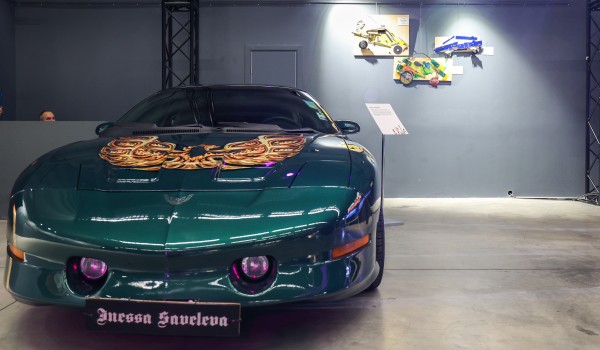 Машины как полотна: В Москве открывается выставка «Автомобили и современное искусство»