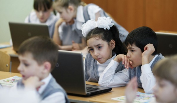 С начала года в Москве создано более 16,5 тыс. мест в детсадах и школах