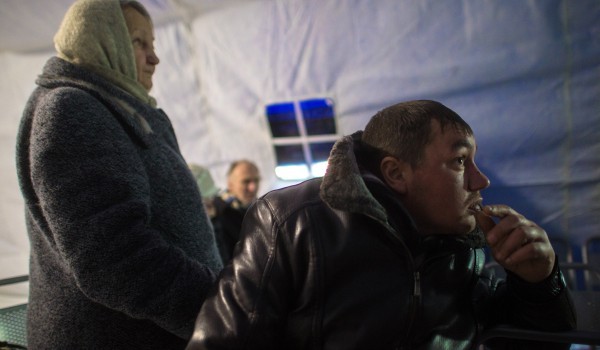 Жителей Москвы попросили в морозную погоду сообщать в соцслужбы о бездомных на улице